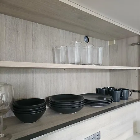 Centre Design O2 Arena - Parking - Large Glass Balcony - Platce Dph - Big Tv - Coffee, 24-7 Self Check-in * براغ
